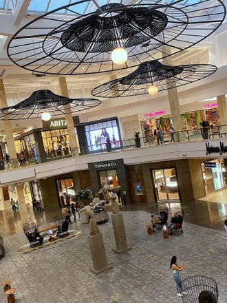 Westfield Topanga Mall, Westfield Topanga Mall. Interior Bi…