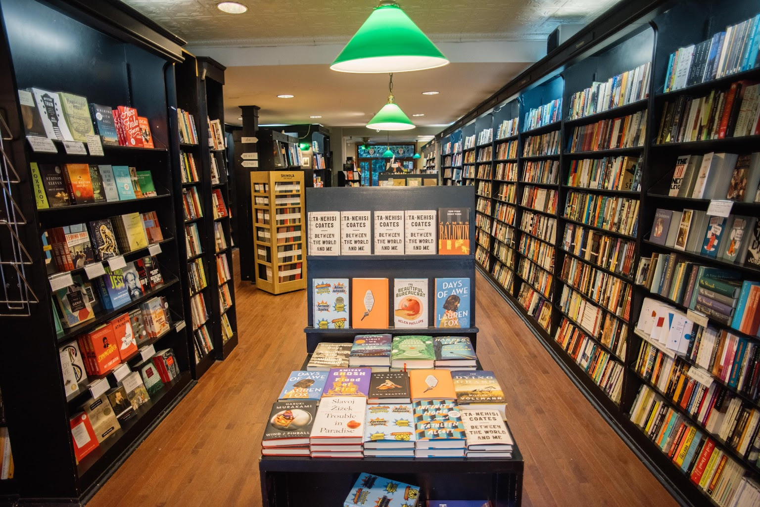 Как назывались книжные магазины